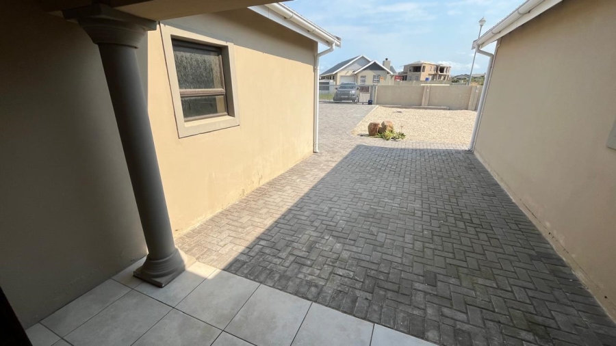 To Let 4 Bedroom Property for Rent in Fountains Estate Eastern Cape